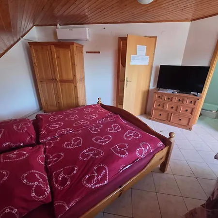 Gaestehaus Kathi Séjour chez l'habitant Gyenesdiás